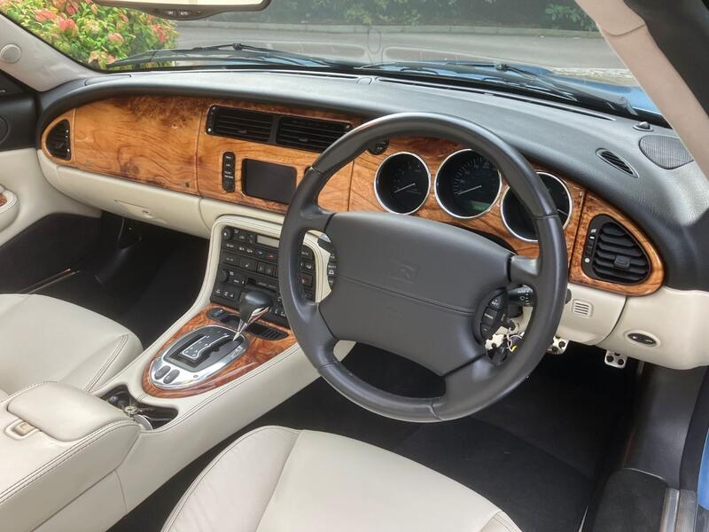 JAGUAR XKR