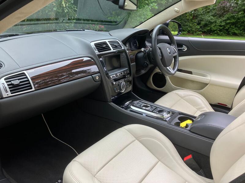 View JAGUAR XK 5.0 V8 Signature