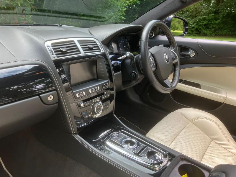 JAGUAR XKR