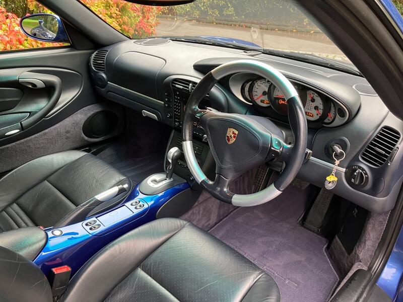 PORSCHE 911