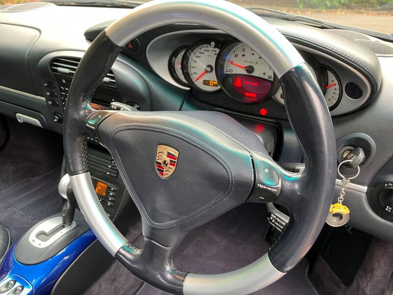 PORSCHE 911