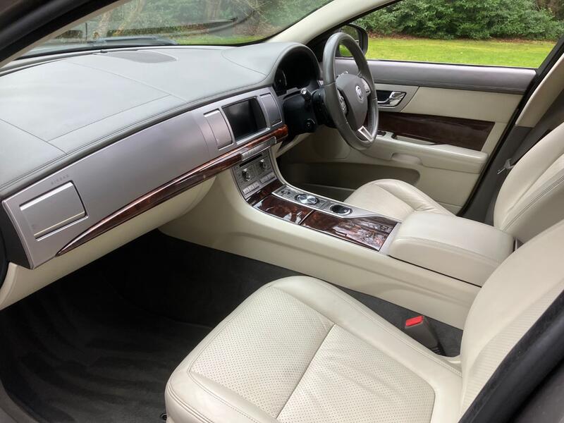 JAGUAR XF