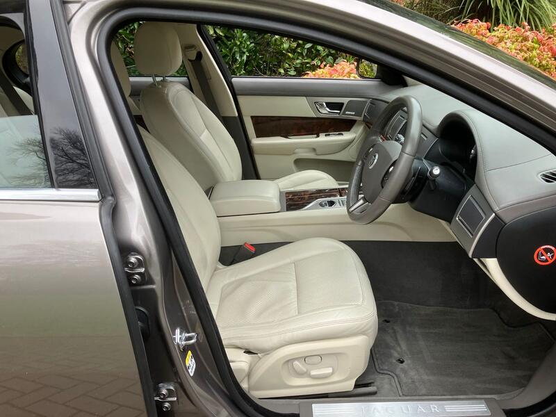 JAGUAR XF