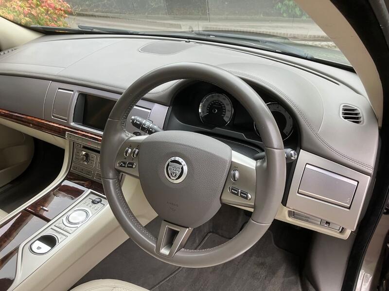 JAGUAR XF