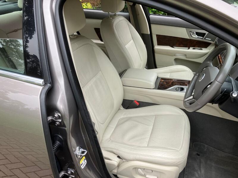 JAGUAR XF
