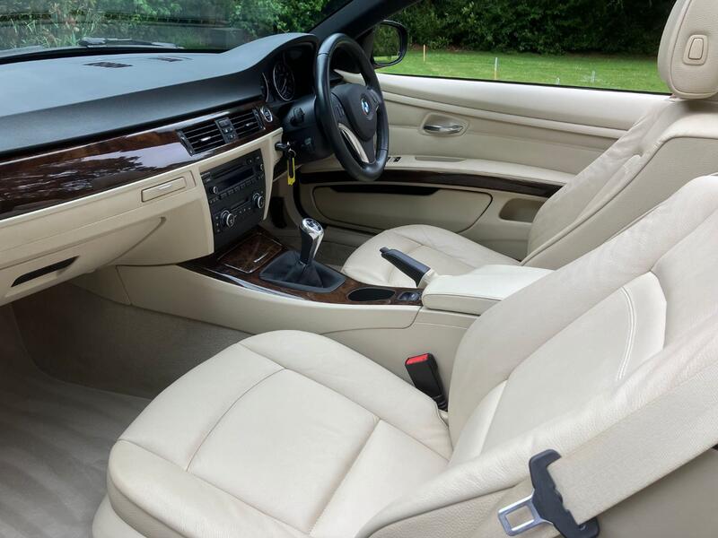 View BMW 3 SERIES 3.0 325i SE Convertible