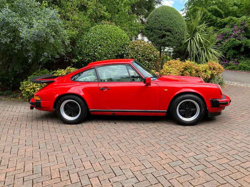 View PORSCHE 911 3.2 Carrera Sport