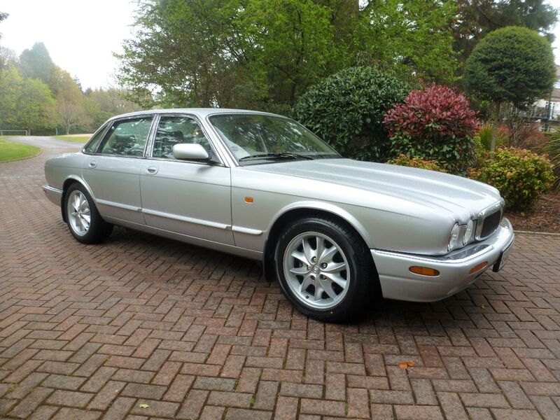 View JAGUAR XJ XJ 3.2 V8 EXECUTIVE