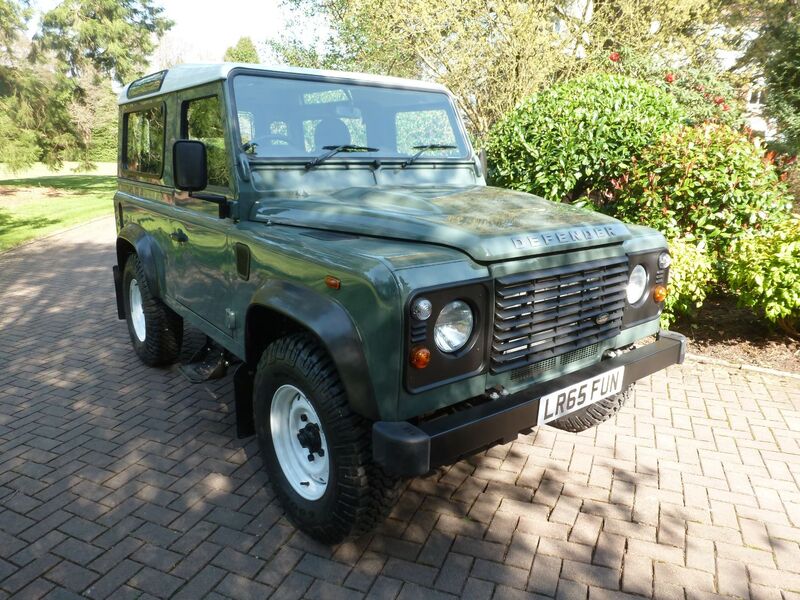 View LAND ROVER DEFENDER 90 TD STATION WAGON