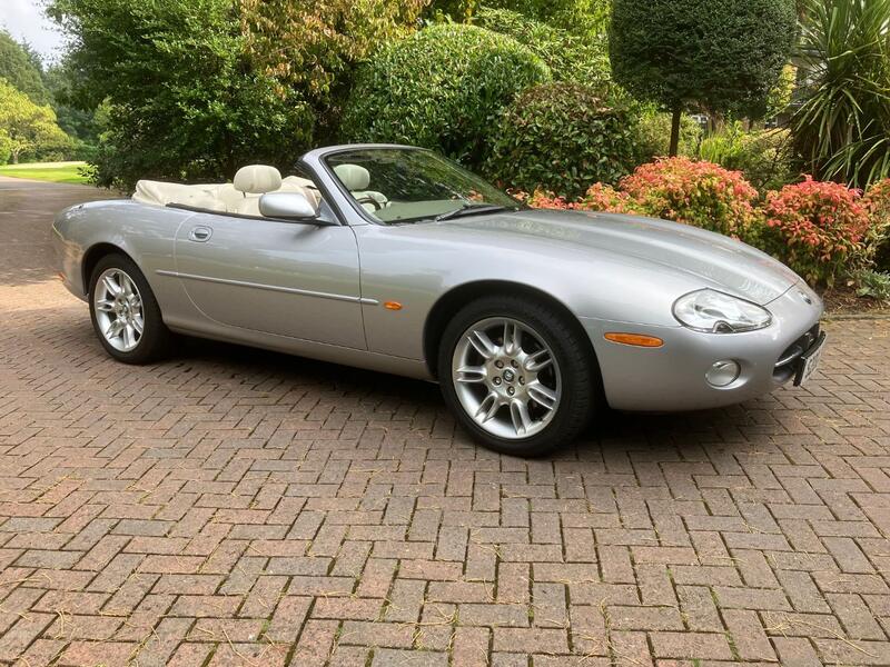View JAGUAR XK8 CONVERTIBLE