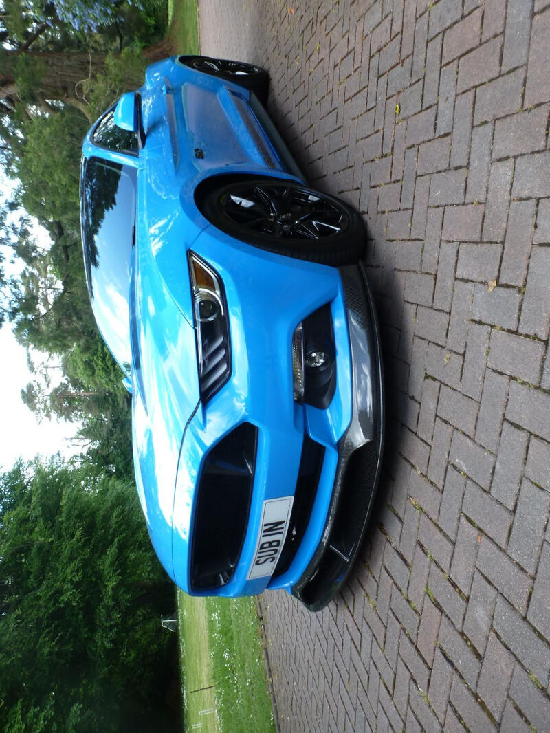FORD MUSTANG