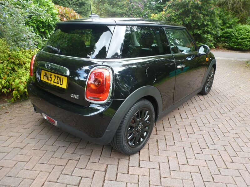 MINI HATCHBACK