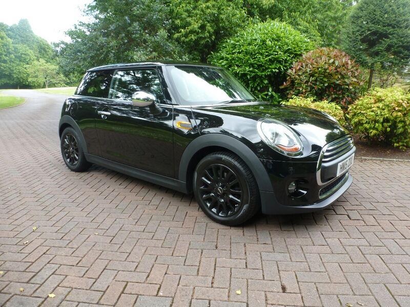 MINI HATCHBACK