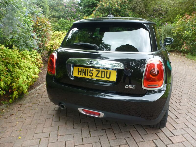 MINI HATCHBACK