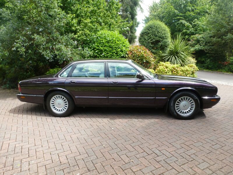 View JAGUAR XJ XJ8 Executive