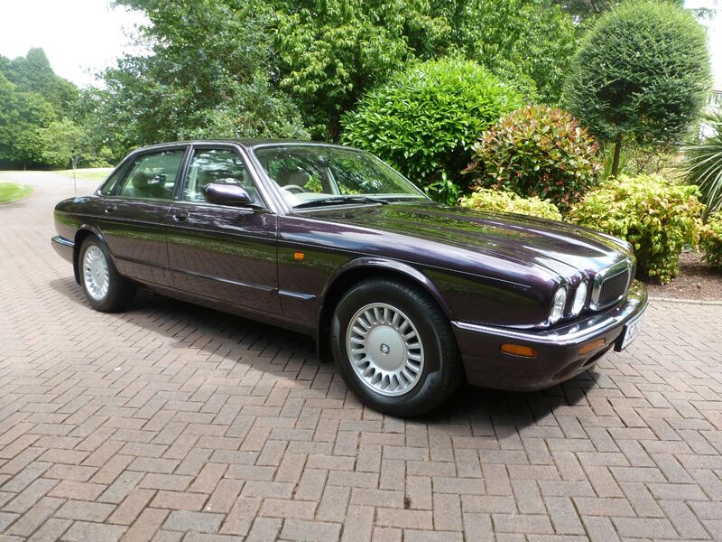 View JAGUAR XJ XJ8 Executive