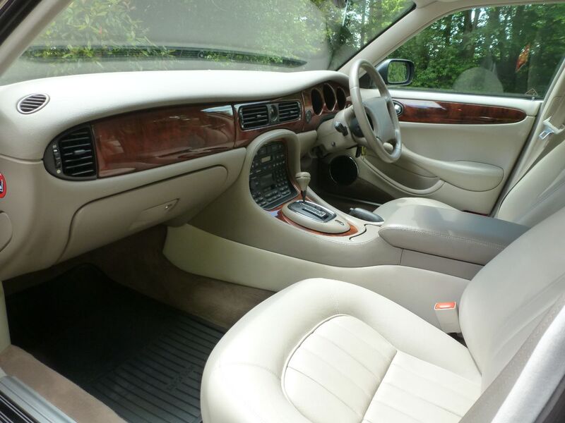 View JAGUAR XJ XJ8 Executive