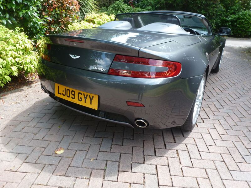 View ASTON MARTIN VANTAGE V8 ROADSTER