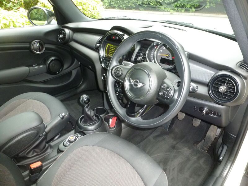 View MINI HATCH COOPER 5 DOOR