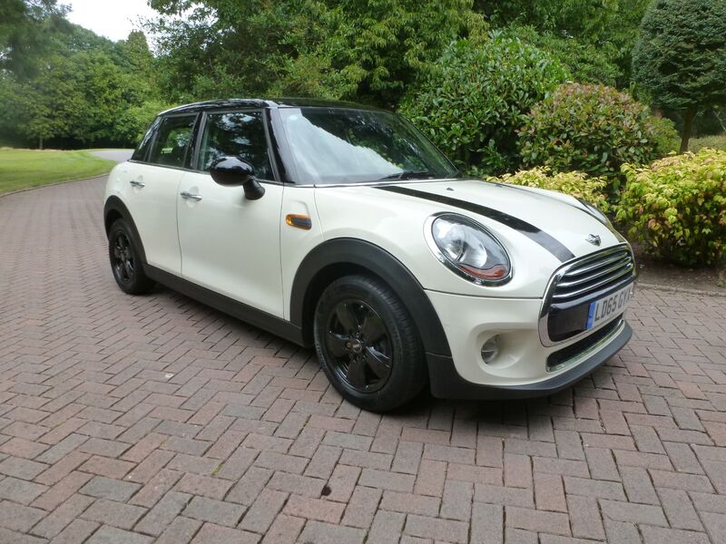 View MINI HATCH COOPER 5 DOOR