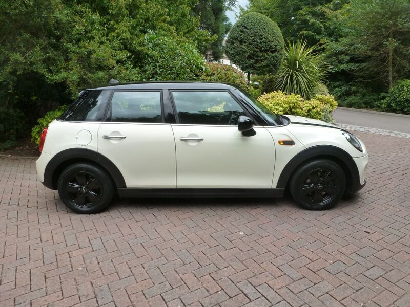 View MINI HATCH COOPER 5 DOOR